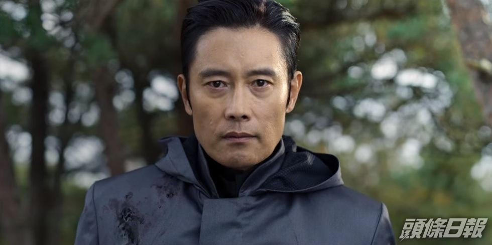 李秉憲在首季飾演遊戲負責人黃仁昊，留下不少謎團。